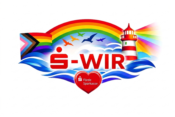 Das Logo von S-Wir (mit Sparkassen-S). Oben geht einen regenbogenflagge in einen regenbogen über, der in einem leuchtturm endet, welcher wiederum das gesamte Farbspektrum ausstrahlt. In der Mitte sind bunte stilisierte Vögel zu sehen, die an Möwen erinnern. Unter dem Namen steht "Förde Sparkasse" in einem roten Herz.